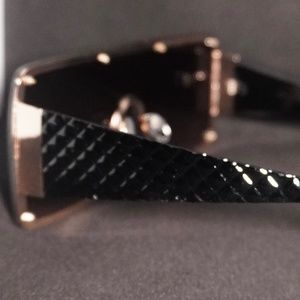 Black sunglasses with tint